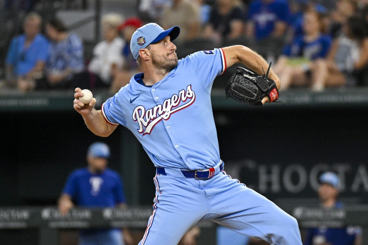 Max Scherzer logra la victoria en su debut en la temporada mientras los Rangers barren a los Royals con una victoria por 4-0